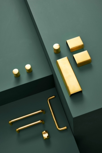 Handles in untreated brass